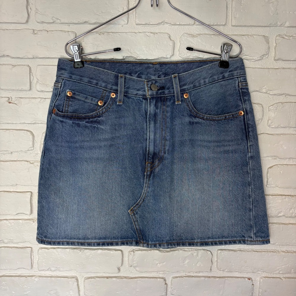 Levi's Denim Mini Skirt Size 28 Medium Wash
